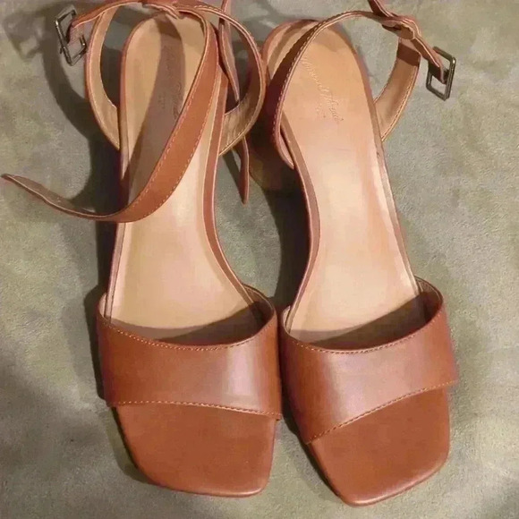 Universal Thread heels, brown, size 8.5 - Picture 6 of 9